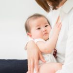 新生児のしゃっくりの原因ってなに?効果的な止め方まで徹底解説